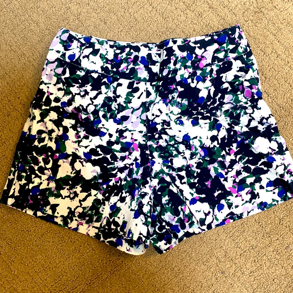 Margaret M shorts, size small